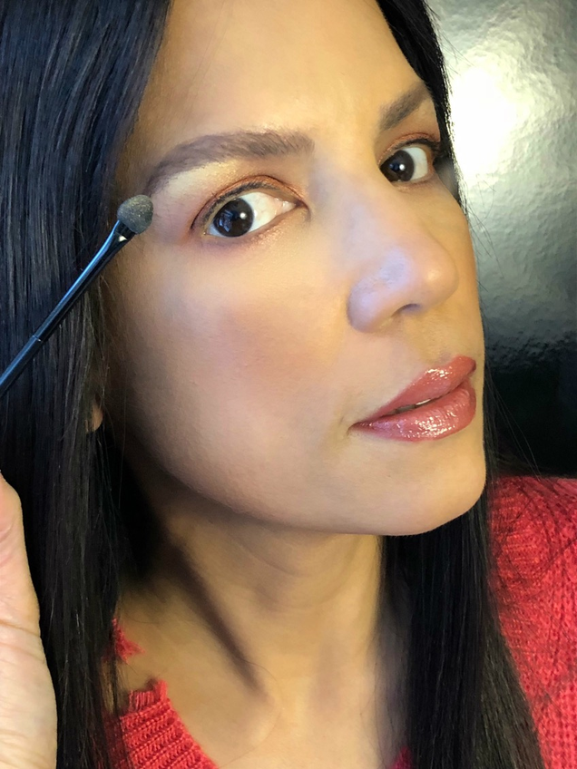 Illustration for article titled Sun in Your Eyes: How to Get That Sunset Eye Shadow Look for Summer